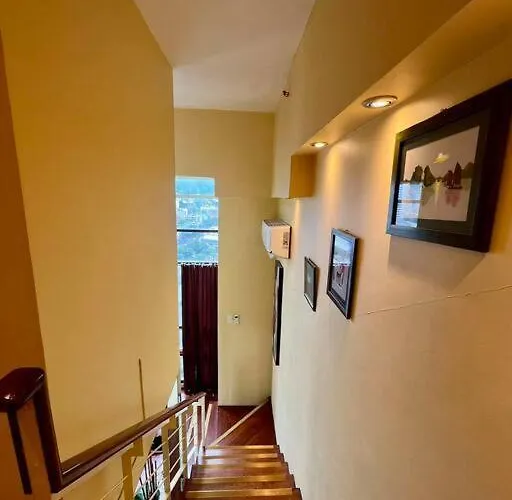 Huge & Vibrant 2 Bedroom Unit In *