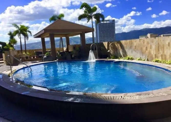 Huge & Vibrant 2 Bedroom Unit In Appartement *