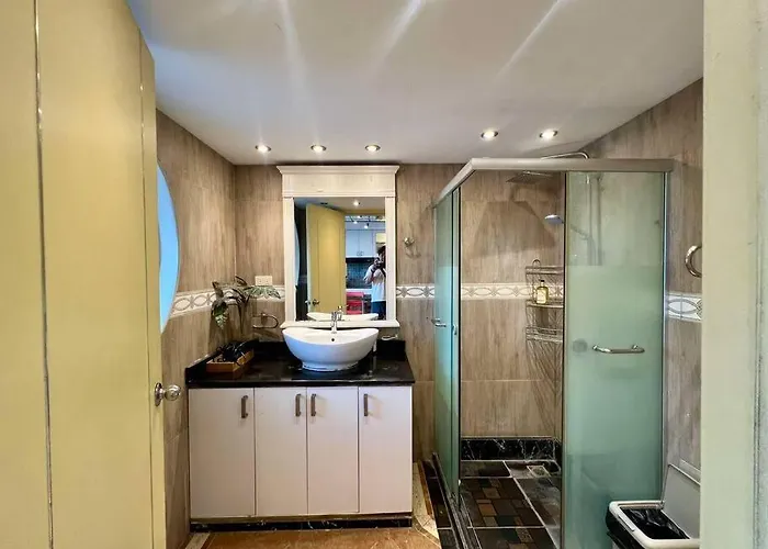 Appartement Huge & Vibrant 2 Bedroom Unit In