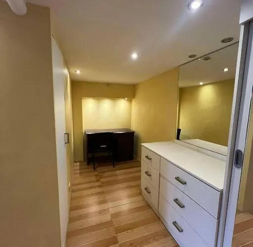 Appartement Huge & Vibrant 2 Bedroom Unit In