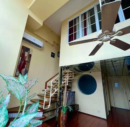 Huge & Vibrant 2 Bedroom Unit In Appartement *