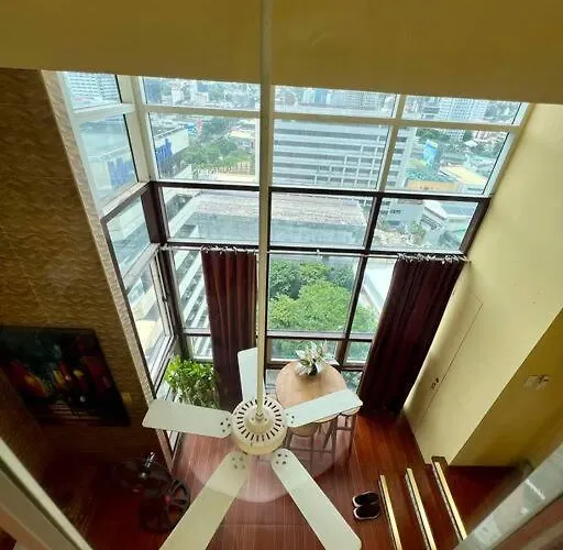 Huge & Vibrant 2 Bedroom Unit In Appartement *